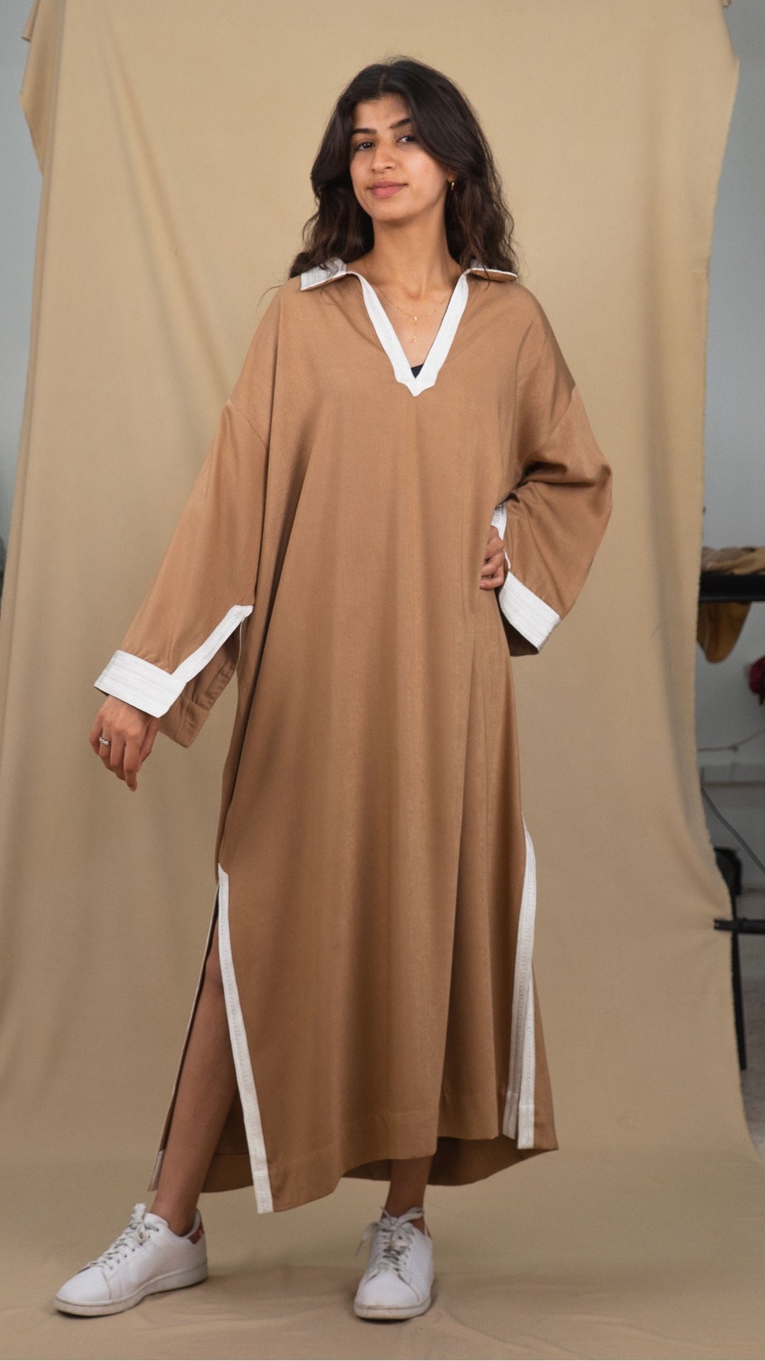Robe Caftan Nouha - Marron Clair avec Sfifa Blanche