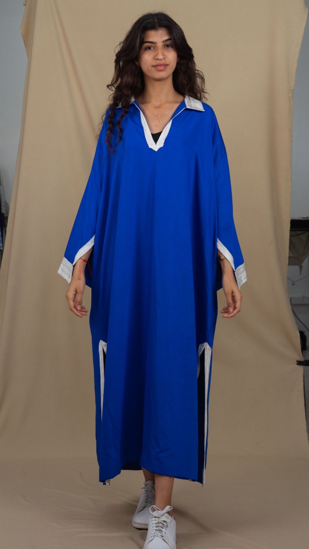 Robe Caftan Nouha - Bleu avec Sfifa Blanche